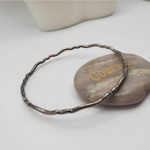 Silver etched zig zag pattern bracelet - Picture 2 of 2